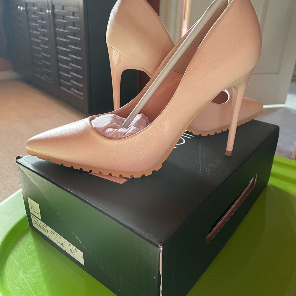 Nude Pump. NWT 💕
